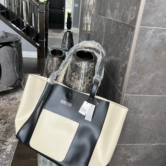 Brand new with tags large 12 x 19“ Kenneth Cole, black cream, tote bag, faux - Picture 10 of 12